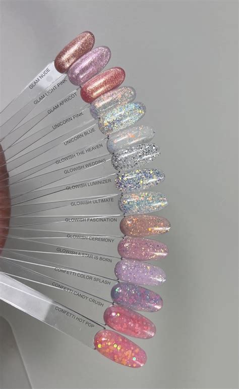 Ukážka nechtov s rôznymi efektmi stavebných gélov (Glass, Milky, Cover, Glitter)