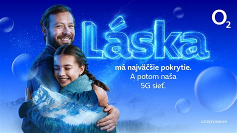 Reklama O2 s modrými maňuškami