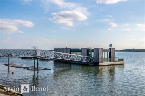 Luxusný dom na vode v Balboa Island s terasou