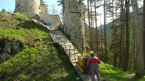 Ilustračné foto - obnova zrúcaniny Hradu Blatnica