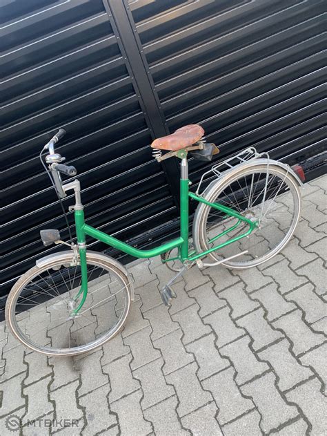Ilustrácia s rôznymi náhradnými dielmi pre staré bicykle