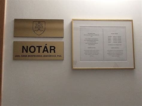 notár diktuje zápis