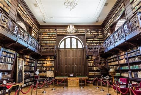 Panoráma Oponického hradu nad obcou Oponice