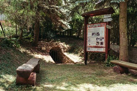 Náučný chodník vedúci k Oponickému hradu