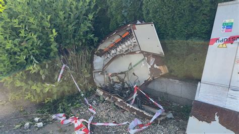 Diagram znázorňujúci cestu prúdu pri údere blesku do uzemneného objektu