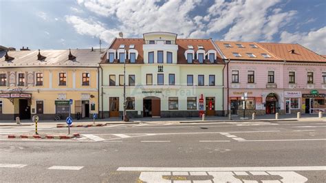 Ilustrácia polyfunkčného objektu s rôznymi prevádzkami