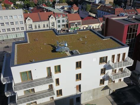 Infografika porovnávajúca bytový dom a polyfunkčný objekt