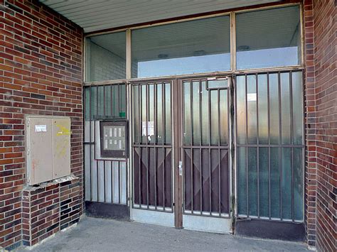 Porovnanie vstupov do 13-podlažného a 5-podlažného bytového domu