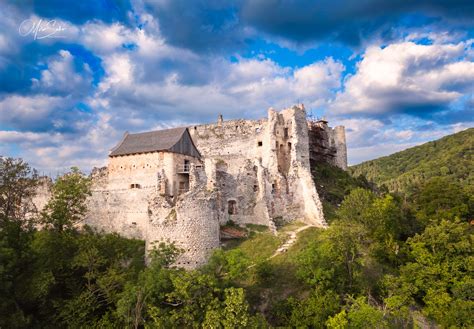 Panoráma hradu Uhrovec