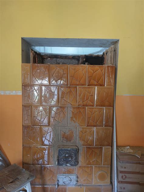 Detail obnovenej kachľovej pece