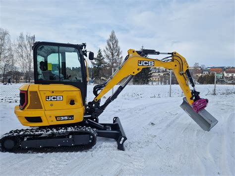 Minibager vykonávajúci výkopové práce