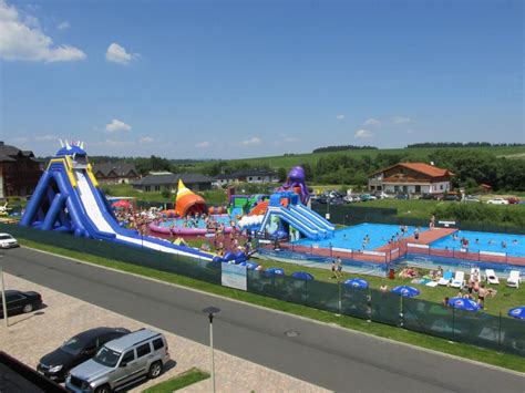 Mapa obce Veľká Lomnica s vyznačením blízkosti Tatier a golfového ihriska