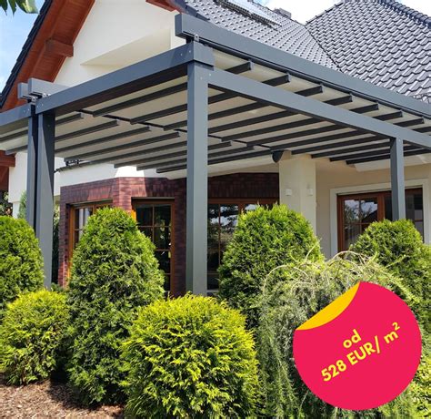 Moderná pergola s výsuvnou strechou a bočným tienením