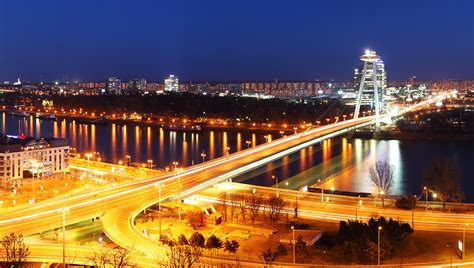 Panorama Bratislavy s Dunajom a Mostom SNP