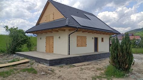 Montovaný drevený rodinný dom vo výstavbe