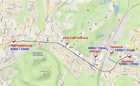 Mapa s vyznačenými vstupmi a parkovacími zónami