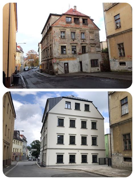 Stavební robotníci pracující na rekonstrukci historické budovy