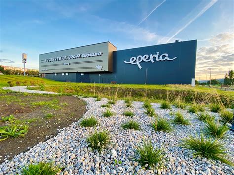 Interiér EPERIA Shopping Mall s centrálnym námestím