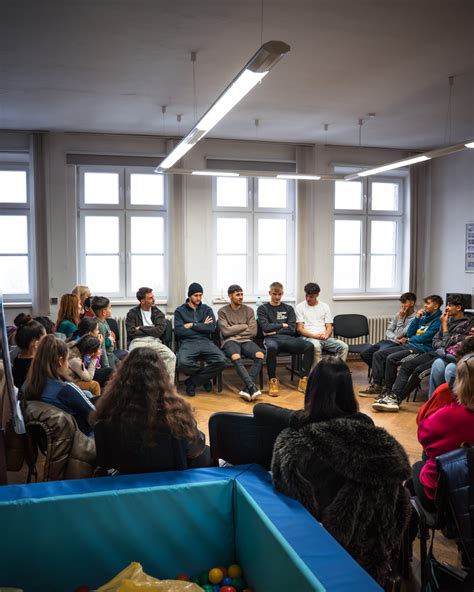 Ilustrácia rodiny v centre pre deti a rodiny