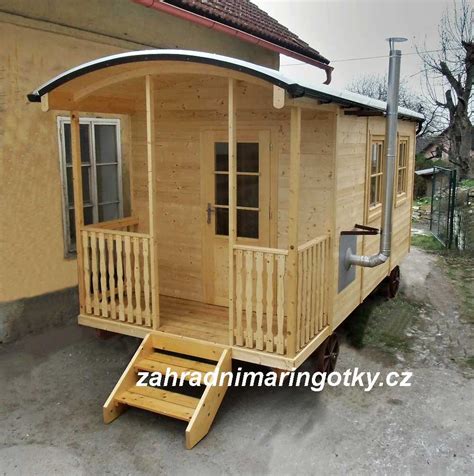 Ilustrácia tradičného bungalovu s verandou