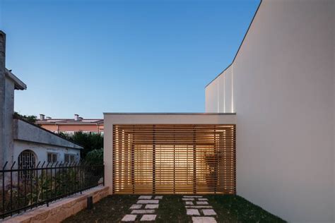 Strešný loft s modernou presklenou fasádou