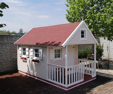 Rôzne typy drevených chát a záhradných domčekov