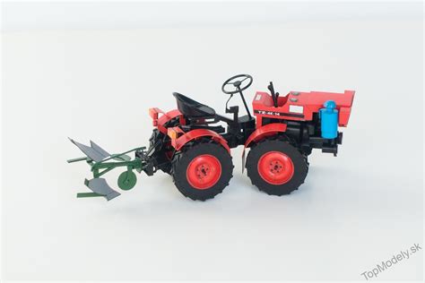 Malotraktor s príslušenstvom v komunálnych službách