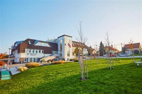 Obecná budova Šenkvice