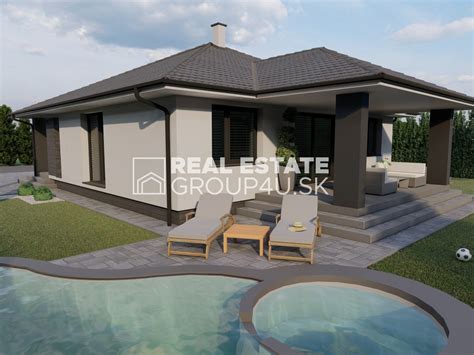 Liptovská krajina s moderným bungalovom