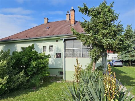 Rodinný dom s pozemkom v pokojnej lokalite