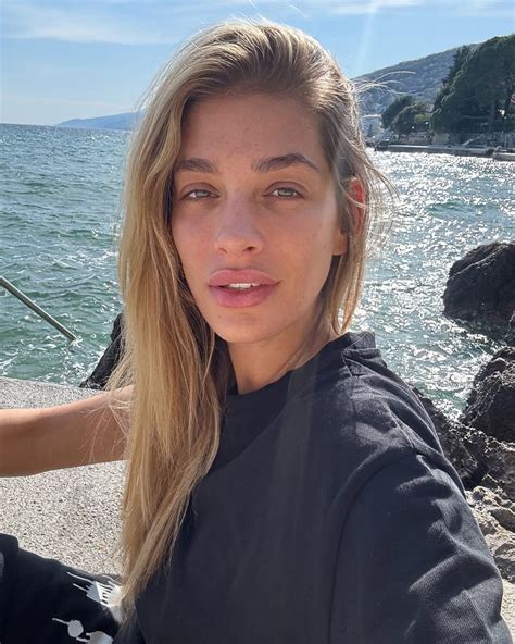 Jasmina Alagič s synom Sanelom v prírode, symbolizujúce ich lásku k prírode