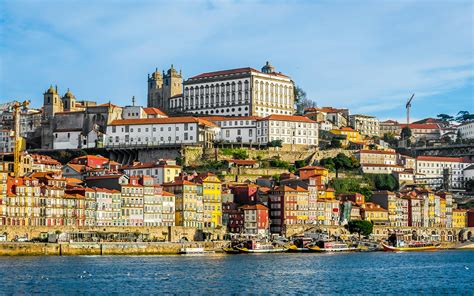 Panoráma mesta Porto s riekou Douro