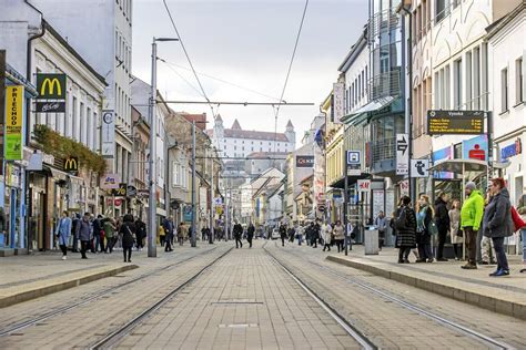 Ilustračná fotografia ulice v Bratislave