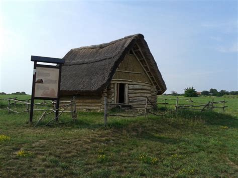 archeologické nálezisko s črepmi keramiky