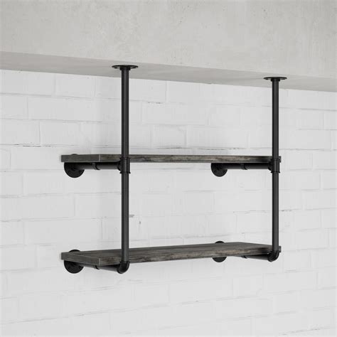 Štýlové kaskádovité police siahajúce až do stropu