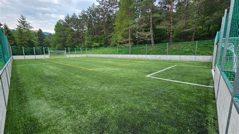 Štruktúra futbalového štadióna - tribúny, ihrisko, zázemie