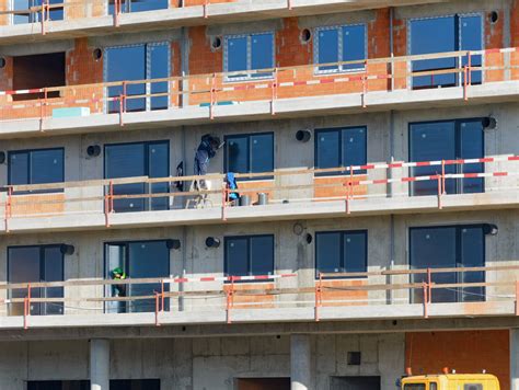 Ilustračná fotografia moderného stavebného úradu