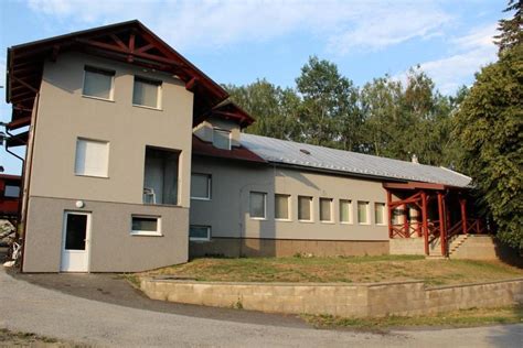 rozostavaný penzión v Bíňovciach