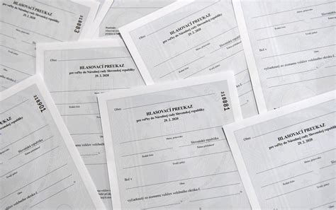 Ilustrácia občianskeho preukazu a cestovného pasu