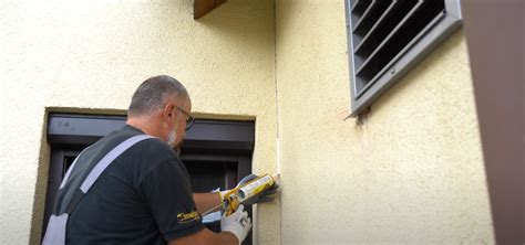 Aplikácia škárovacieho tmelu