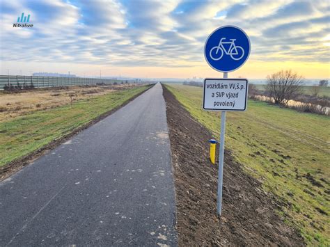 Cyklotrasa popri rieke Hron