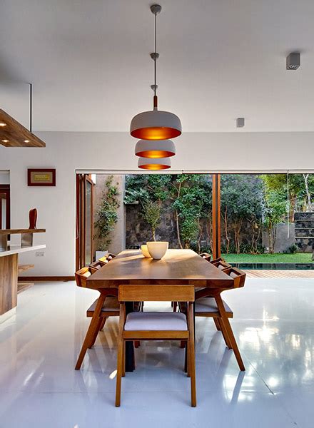 Moderné osvetlenie jedálenského stola