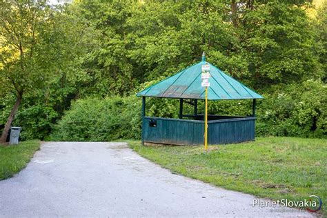 Fotografia turistického prístrešku pri prameni Rimavy