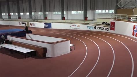 Interiér atletickej haly Vítkovice s bežeckou dráhou
