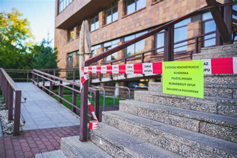 Vstup do budovy okresného úradu