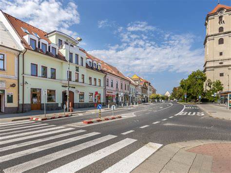Polyfunkčný objekt s obchodmi a službami