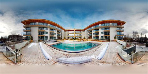 Vonkajší pohľad na moderný apartmánový hotel