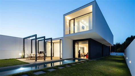 Moderný dom na úzkom pozemku