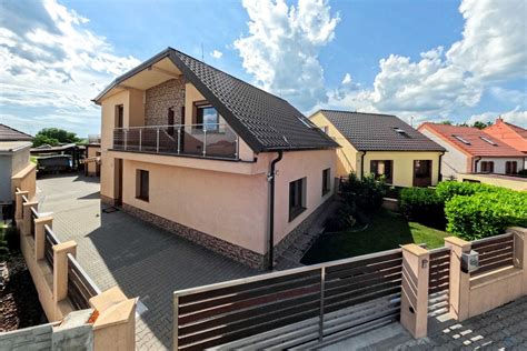 Infografika porovnávajúca ceny prenájmu domov v Hrnčiarovciach nad Parnou a okolí