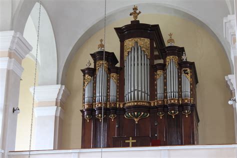 Detail organových píšťal